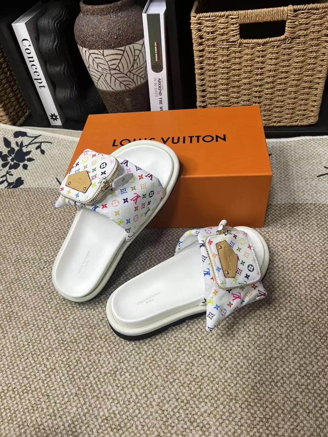 P380 yuan LV Louis Vuitton Full of high-end feel! A popular model among bloggers at home and abroad, it’s retro and fashionable, and looks stunning on your feet! Mainly recommended model on the official website★ ━━━━━ ЅᏇєєt ━━━━━ ▪️Upper: original calfskin ➕5D printing process ▪️Inner: imported mixed sheepskin ▪️Outsole: original molded foam outsole ▪️Size: Female 35-40 Men's 39-44 (women's 41 men's 45)